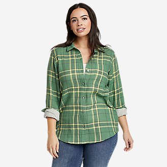 Women's Carry-On Long-Sleeve Button-Down Shirt in Green